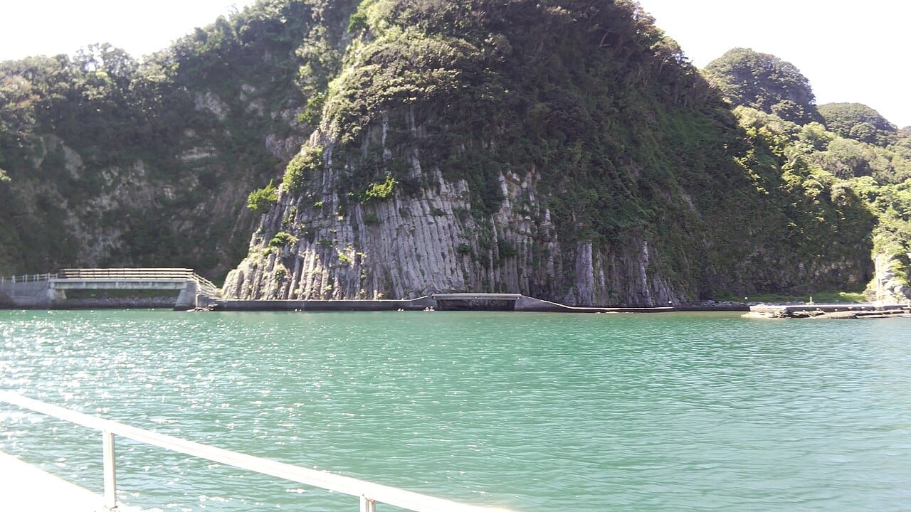 La península de Izu, con sus aguas termales y costa escarpada, es un destino popular para escapadas desde Tokio